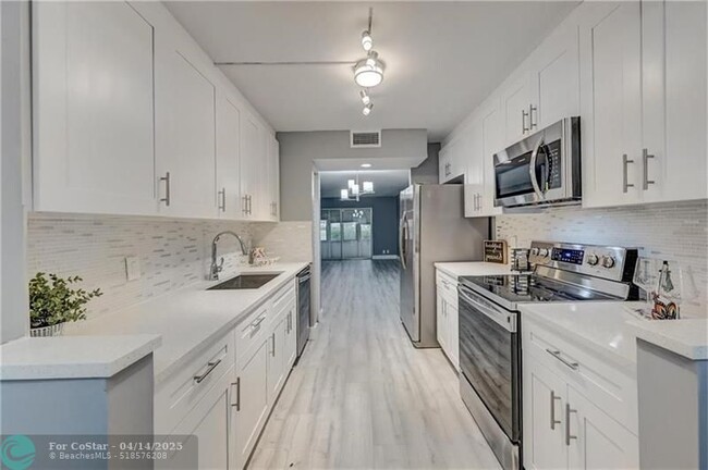 Building Photo - 1704 Andros Isle