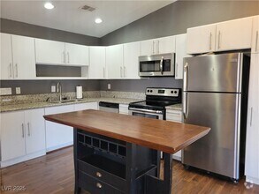 Building Photo - 5012 Newport Cove Dr