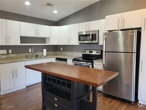 Building Photo - 5012 Newport Cove Dr