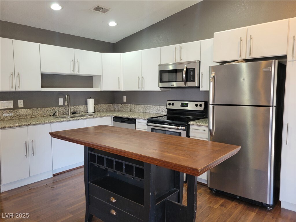 Foto principal - 5012 Newport Cove Dr
