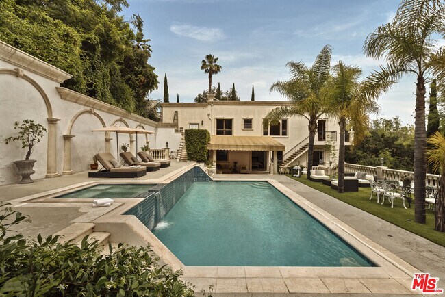 Foto del edificio - 3780 1/2 Multiview Dr