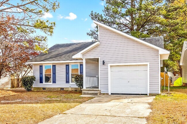 Foto del edificio - 3-Bedroom Retreat with 2 Full Baths in Fayetteville