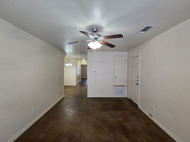 Building Photo - RENT REDUCTION - AVAILABLE NOW!