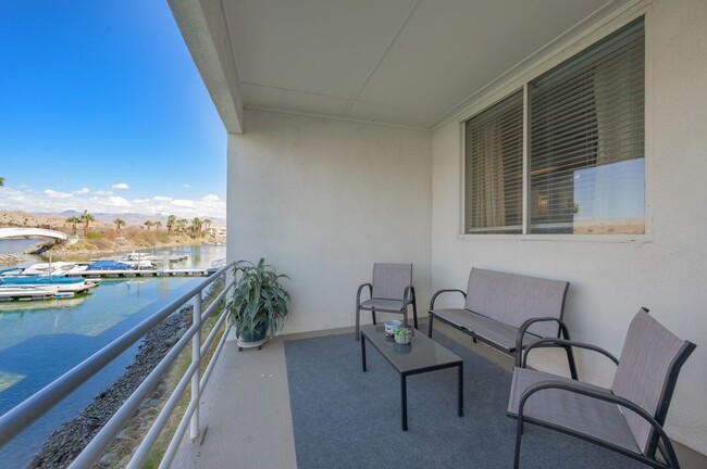 Building Photo - 1BR Furnished Waterfront Condo Roadhaven M...