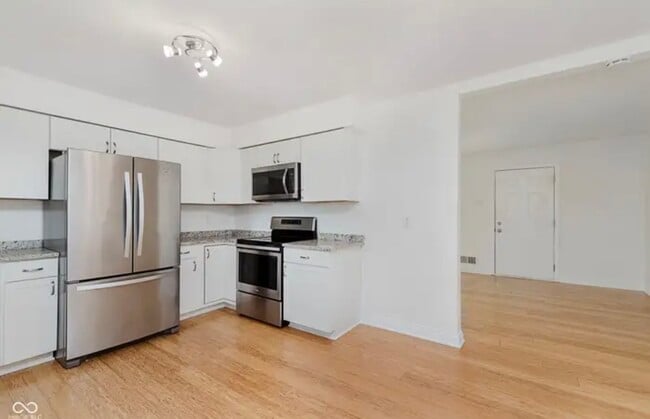 Foto del edificio - 10409 Barmore Ave