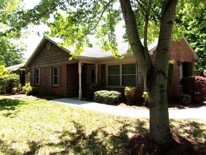 Building Photo - 522 N Jones Ave