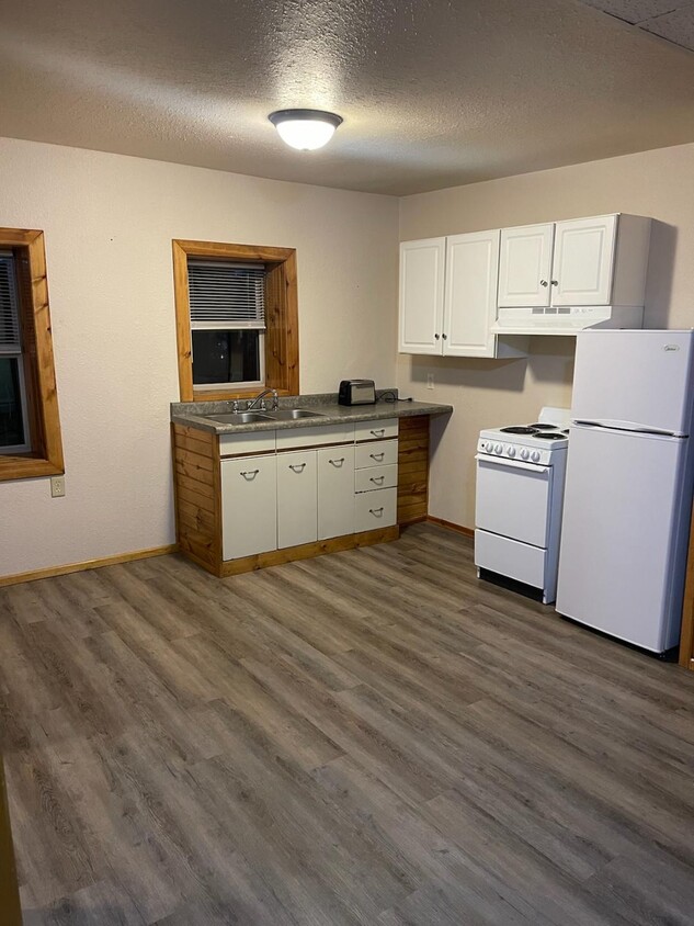 KITCHEN - 1022 Superior Ave