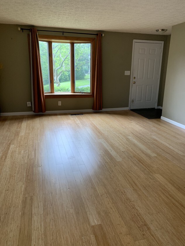 Foto principal - 653 Cherry Glen Rd