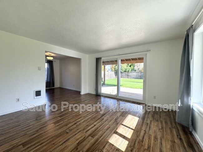 Building Photo - 992 S Palmetto St