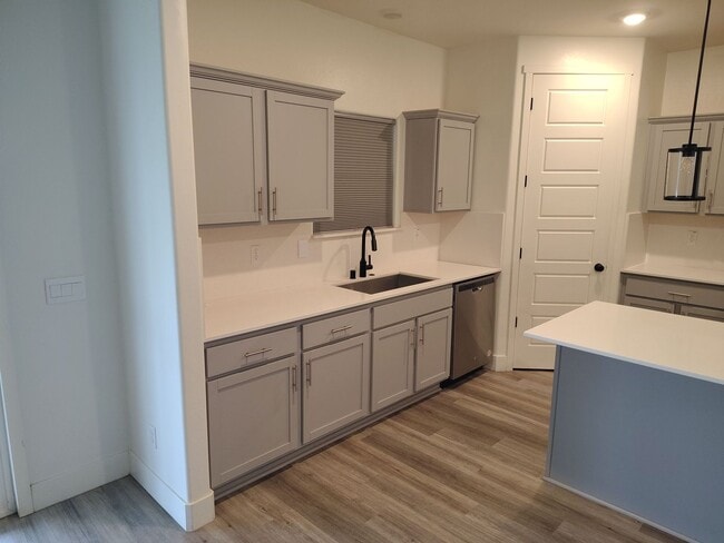 Foto del edificio - Spacious 5-Bedroom, 4-Bathroom House with Mother-in-Law Suite in SE Bakersfield