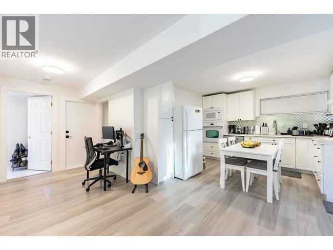 Photo du bâtiment - Garden Suite-4605 PRIME STREET