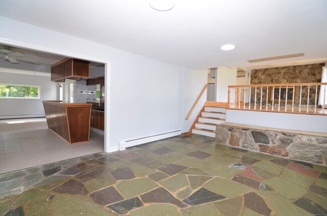 Building Photo - 21 Saxony Dr