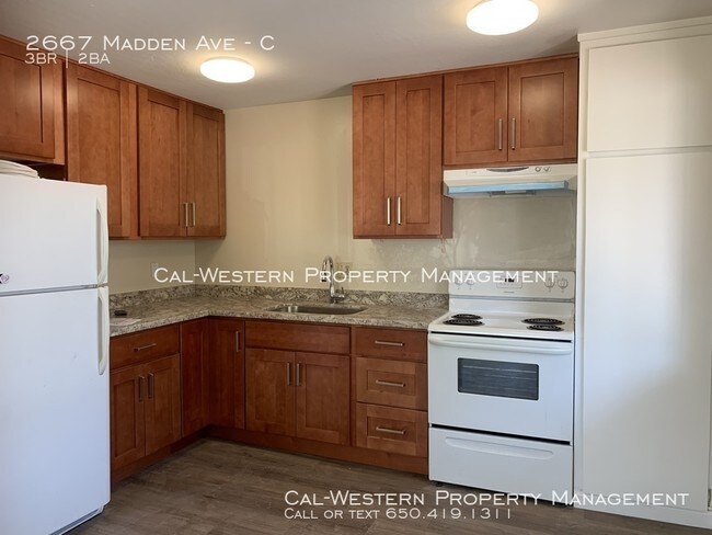 Building Photo - 3 Bedrooms under $2700
