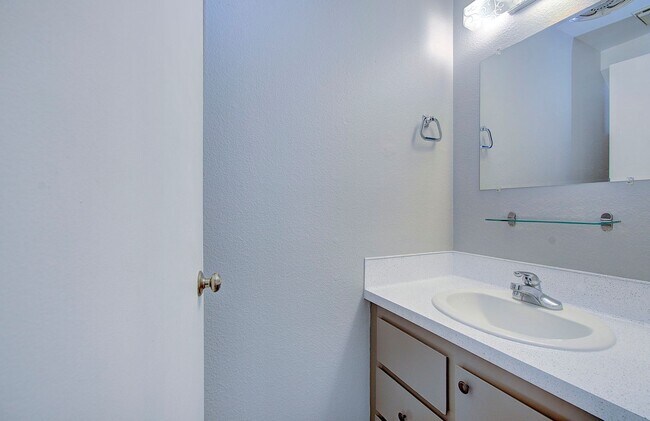 Building Photo - Heigh 710-712