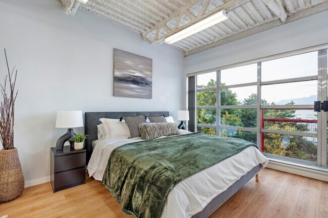 Photo du bâtiment - 350 E 2nd Ave