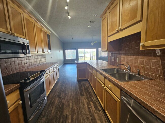 Foto del edificio - Stunning Waterfront Townhome with Breathta...