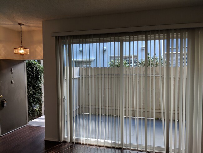 Foto del edificio - 11681 Gorham Ave
