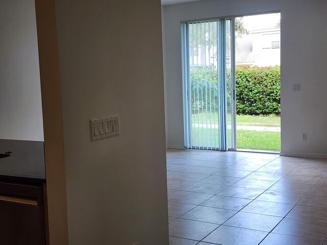 Building Photo - 6909 Blue Skies Dr