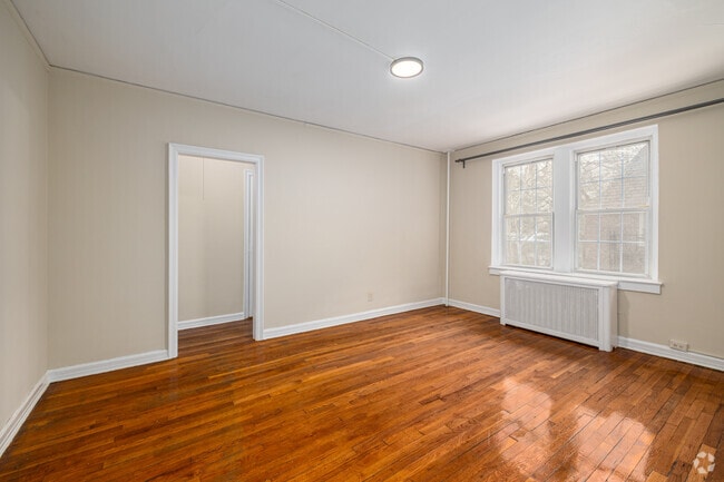 1BR, 1BA - 618SF - Living Room - Eldorado Village