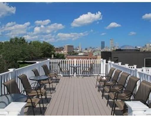 Building Photo - 1064 Beacon St
