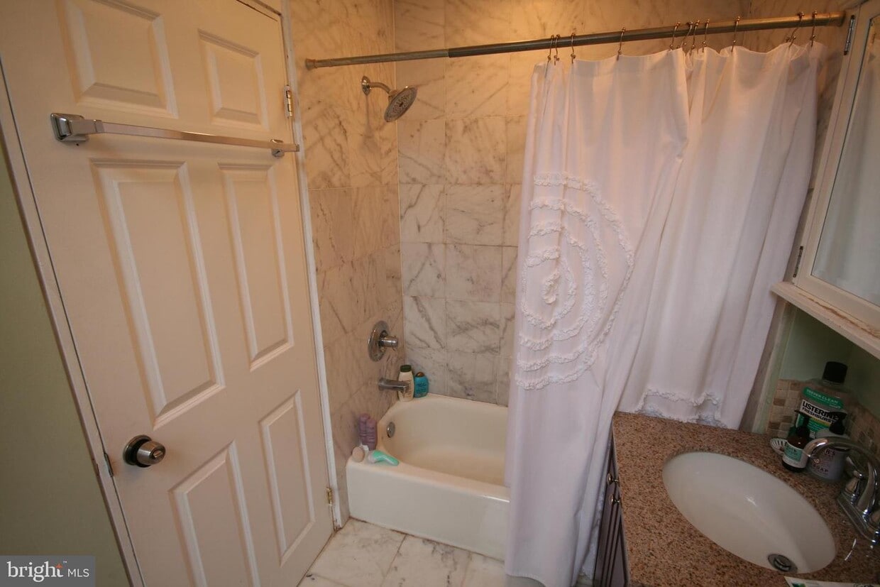 Primary Photo - 272 S 23rd St