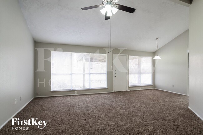 Foto del edificio - 4118 Pinebridge Ln