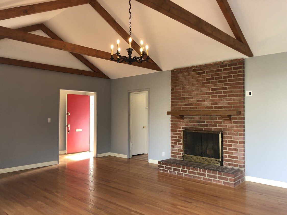Primary Photo - 14213 Leadwell St