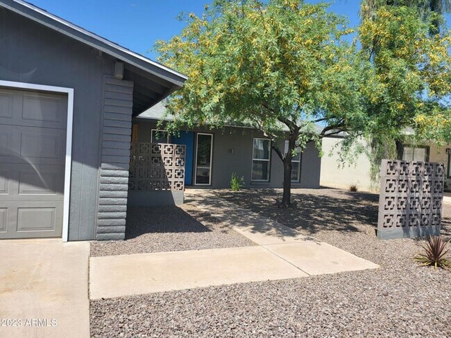 Foto del edificio - 3 Bedroom 2 Bathroom Central Estates Home