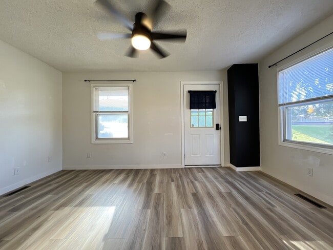 Building Photo - 579 W 16th St