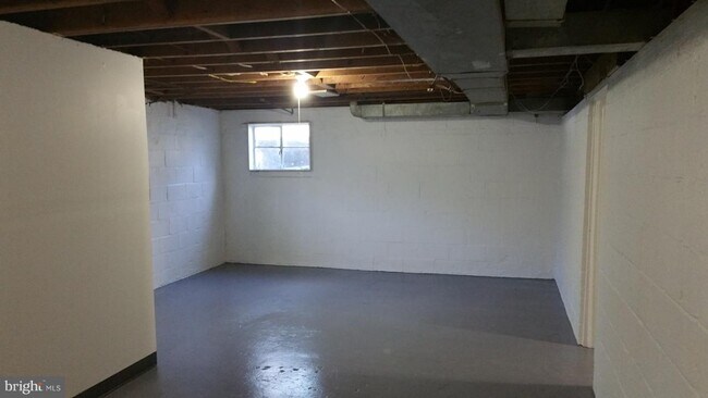 Building Photo - 4002 Blackpool Rd