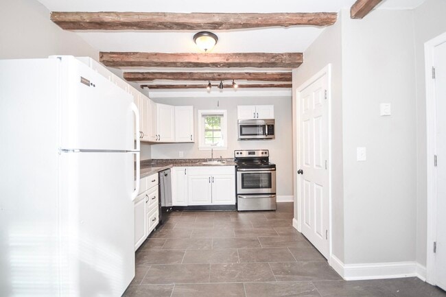 Building Photo - 5 Fern Ct