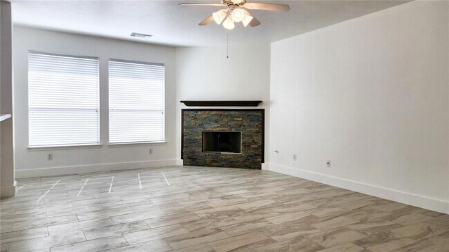 Foto del edificio - 7518 Oakwood Canyon Dr
