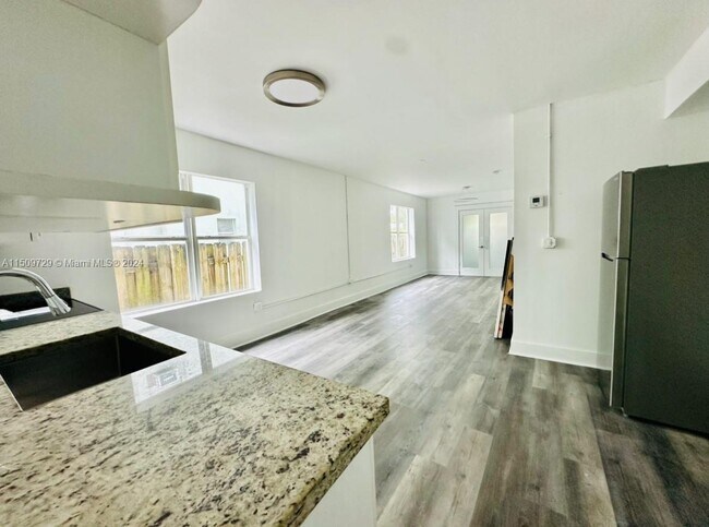 Foto del edificio - 524 NW 35th St