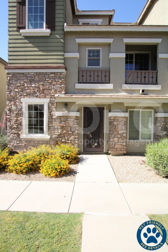 Building Photo - 1366 S Sabino Dr