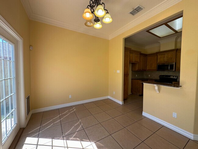 Building Photo - 3813 Holland Dr