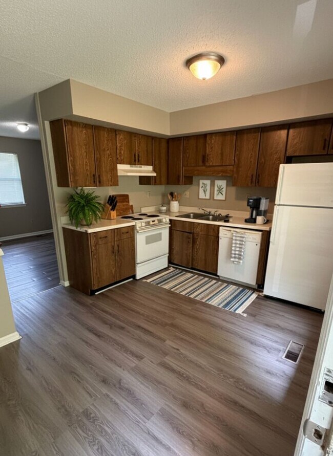 Building Photo - 420-422 Sioux Trail