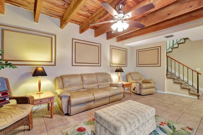 Foto del edificio - 1558 Shaker Cir