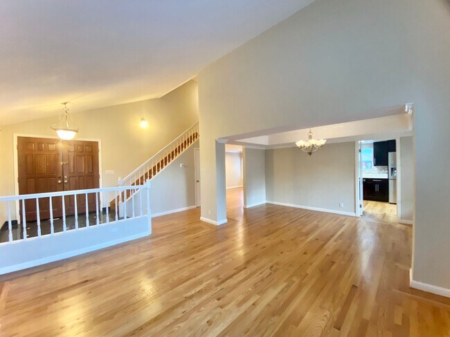 Foto del edificio - Gorgeous 4-bedroom Home Located in Cameron Hills Neighborhood of Fremont!