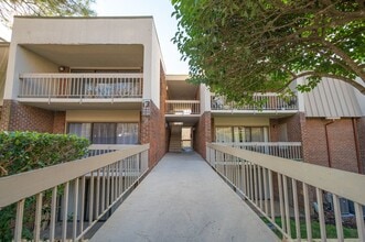 Building Photo - 500 Umstead Dr