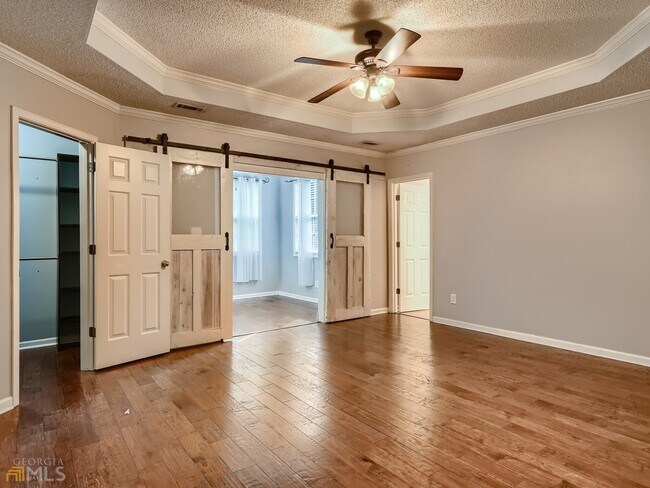 Building Photo - 128 Pine Crescent