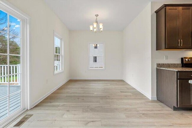 Foto del edificio - 220 Bishop Rd