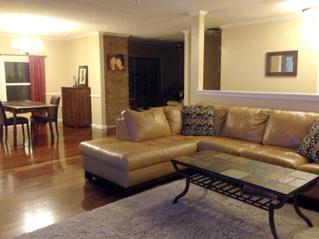 Foto del edificio - 1317 Drexel Cir