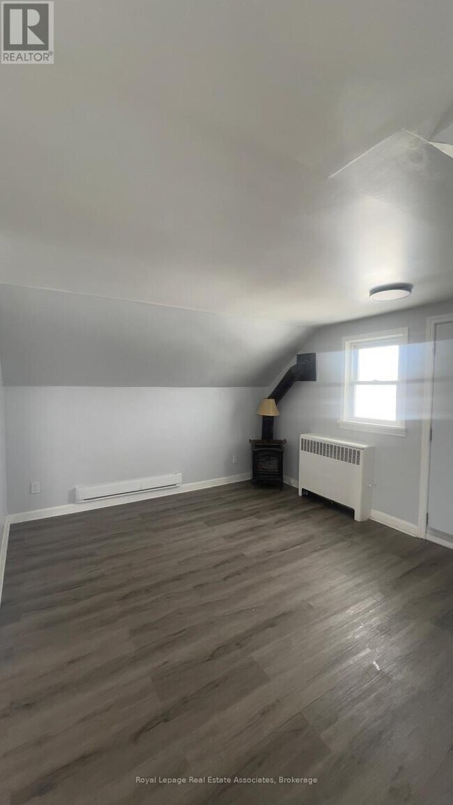 Photo du bâtiment - 5957 Barker St