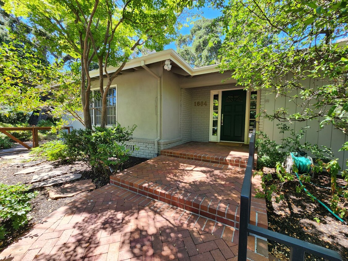 Primary Photo - Charming 3-Bedroom Home in Old Palo Alto a...