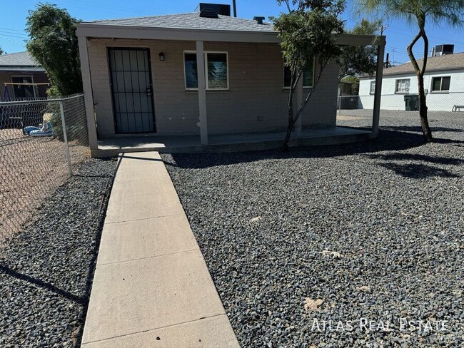Building Photo - 2722 S Coconino Vista