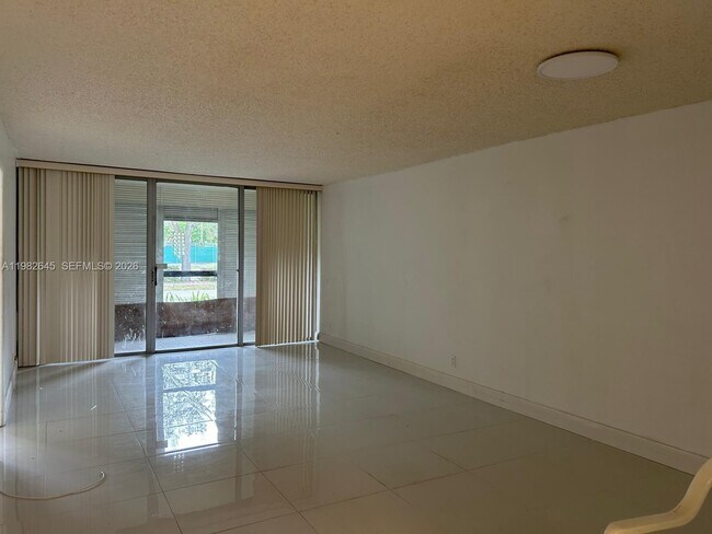 Foto del edificio - 3751 Environ Blvd