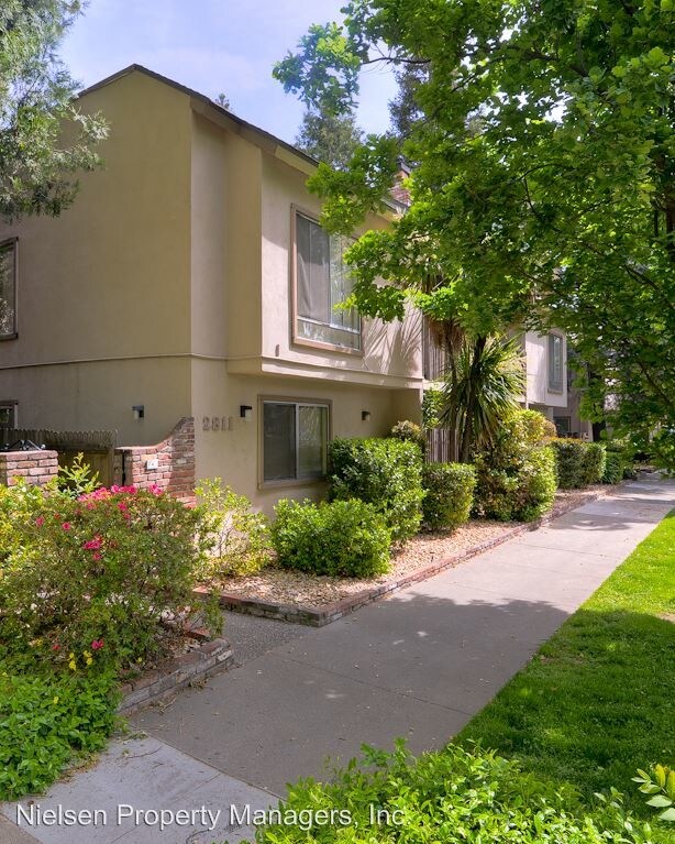 Foto principal - 2811 E St