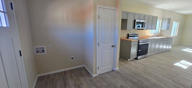 Building Photo - Cozy 2 bed 1 bath in Trona - Housing Choice Voucher Welcome