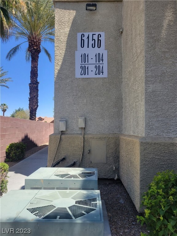 Foto del edificio - 6156 Pine Villa Ave