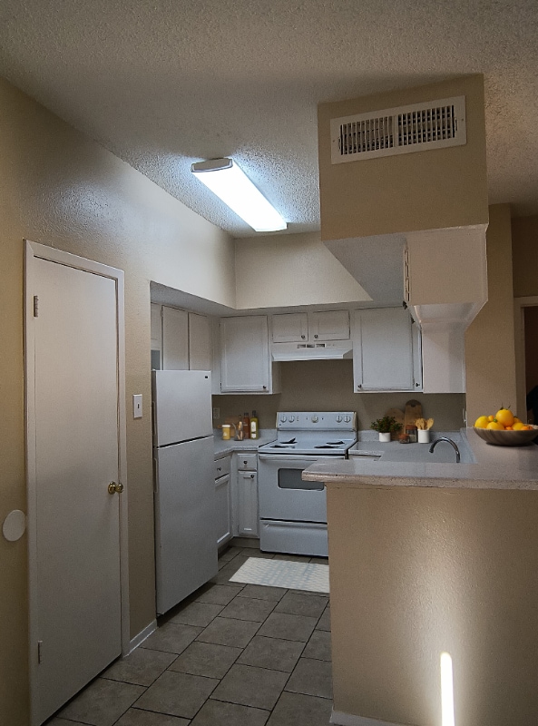 Building Photo - 218 Plaza Verde Dr